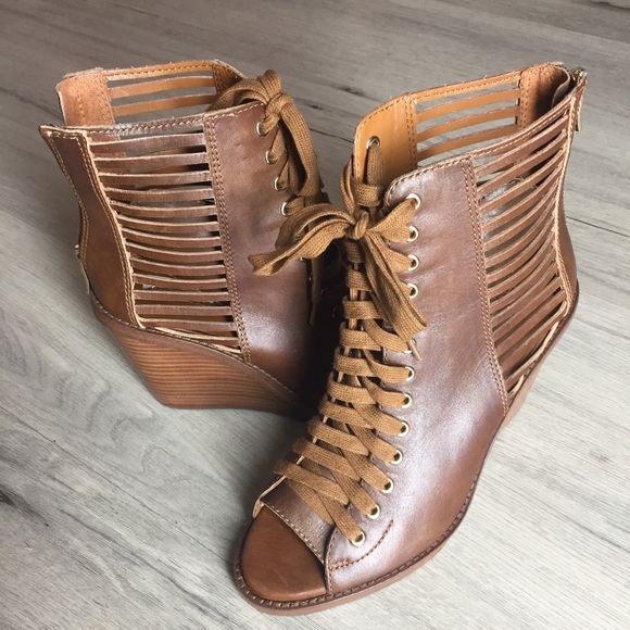 BCBG Malbon Wedgie Booties, Sz 9, NWOT - Picture 6 of 8